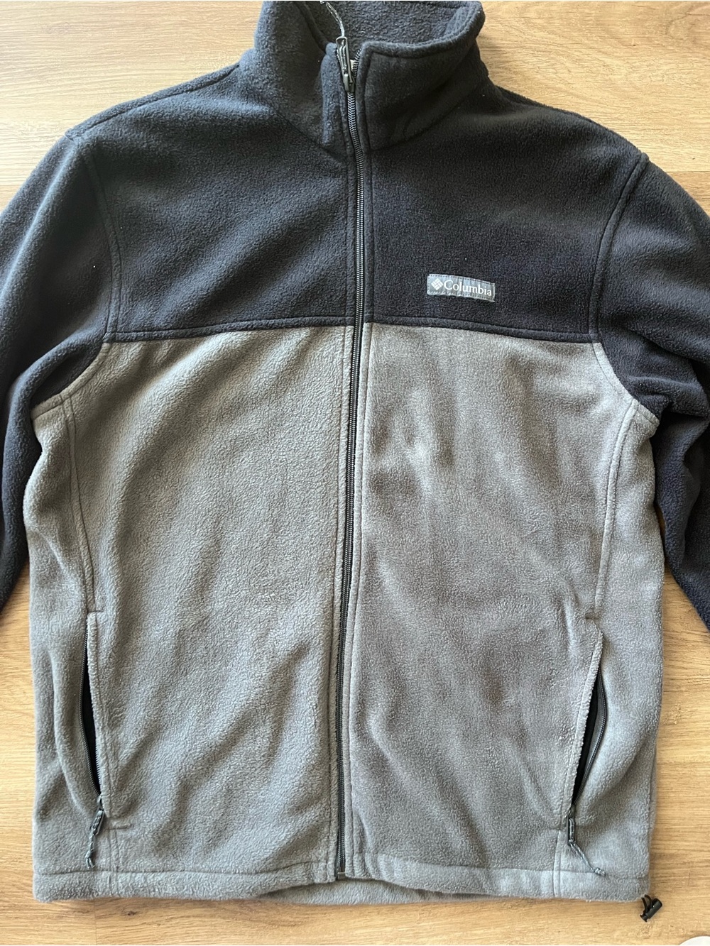 Columbia Two-Tone Black and Gray Full-Zip Fleece Men’s Jacket